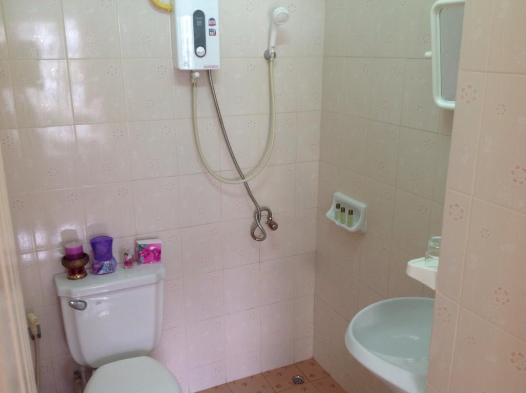 Sunshine Guesthouse Patong Quarto foto